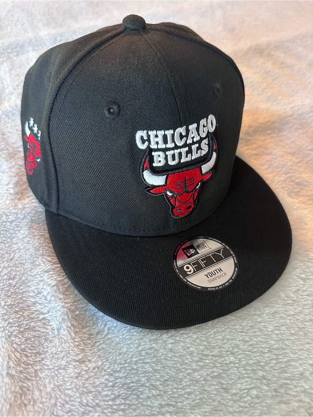 NWT New Era Chicago Bulls Youth Snapback Hat - Black & Red